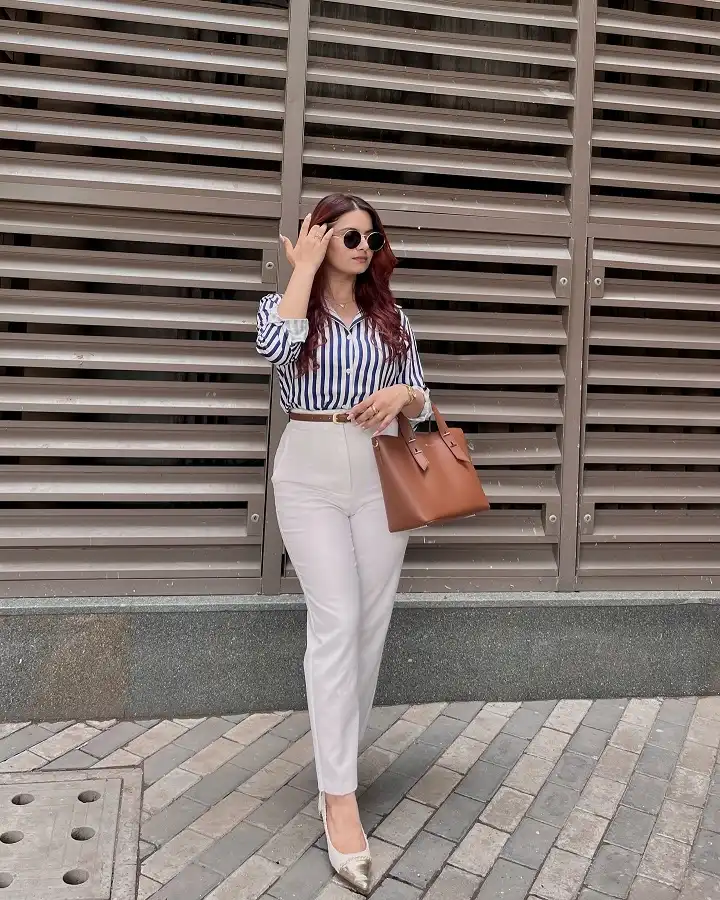 17 Old Money Outfits for Women Over 40 That Look Rich Without Trying 7 A Navy Striped Shirt With White Trousers for the Office