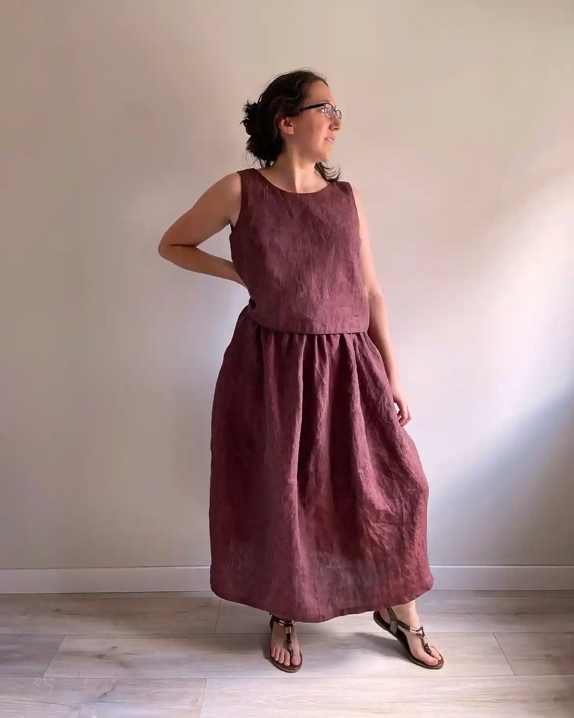 15 Linen Outfits for Women Over 40 That Feel Easy and Look Polished 15 14. Wine Colored Linen Top and Gathered Skirt