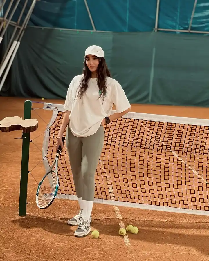 Sage Leggings and an Oversized Tee for Full Coverage Indoor Tennis