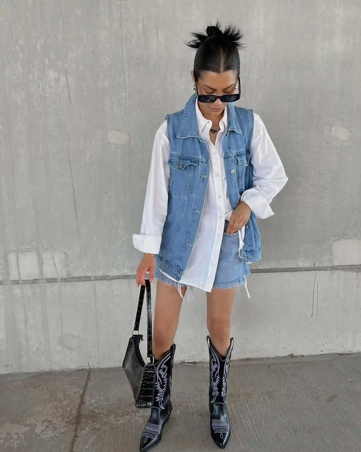 20 Ankle Boot Outfits for Women Over 40 2 1. Denim Vest with Embroidered Western Boots