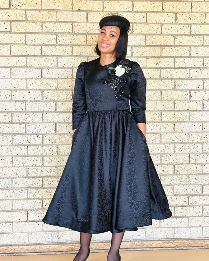 Jacquard Swing Dress With a White Flower Brooch