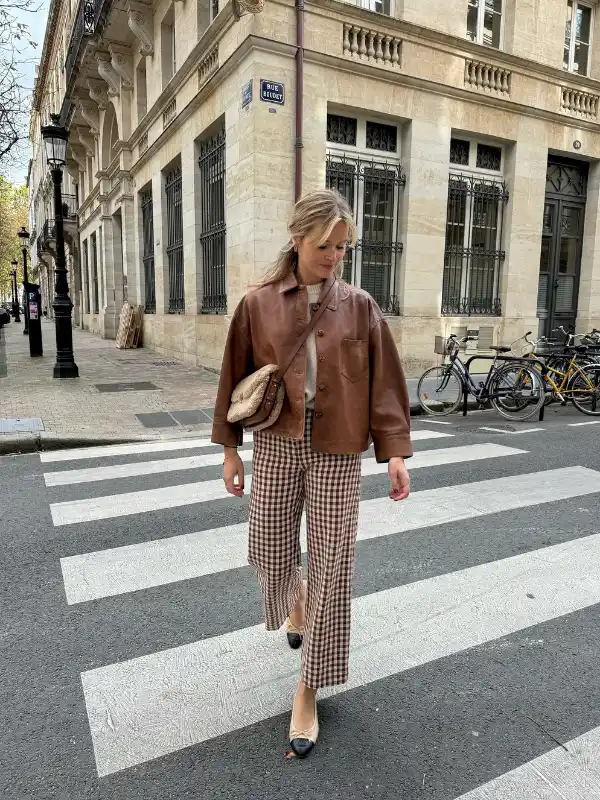 15 Fall Transitional Outfits for Women Over 40 (Summer-to-Fall) 8 7. Brown Leather Jacket With Gingham Check Trousers