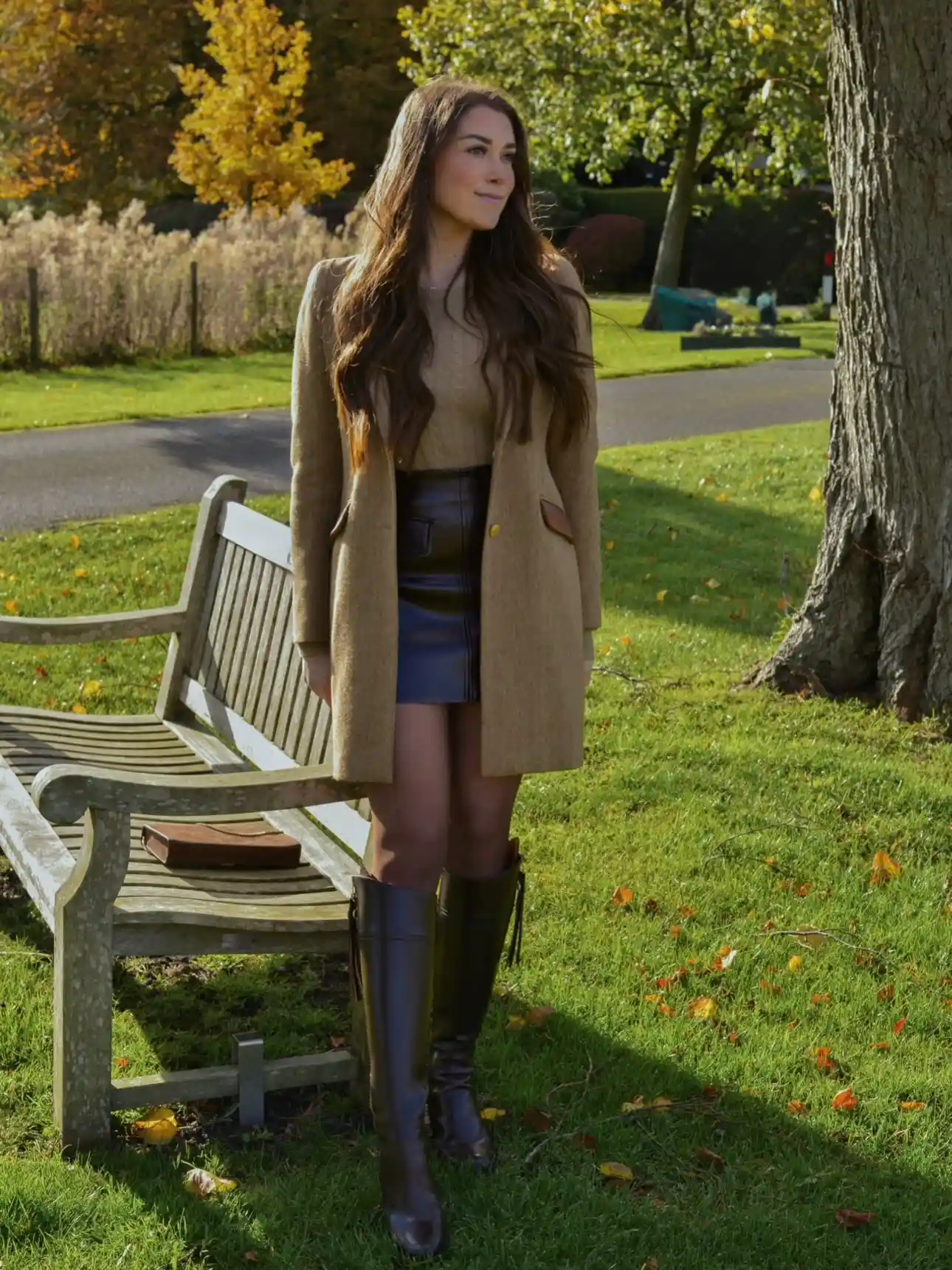 17 Fall Outfits Every Woman Over 40 Will Want to Copy 4 3. Camel Coat and Leather Mini Skirt