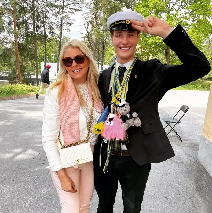15 Outfits for the Mother of the Graduate Over 40 That Look Great in Every Photo 6 White Blazer with Soft Pink Layers