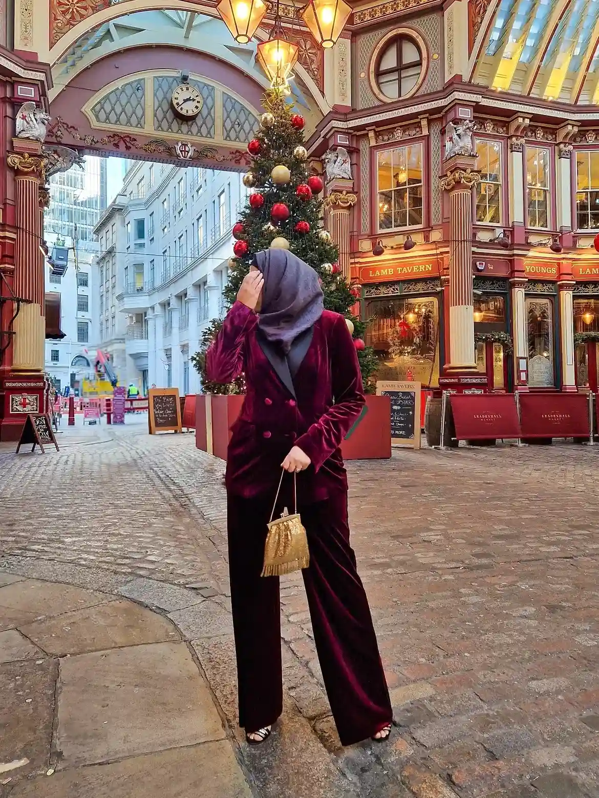 15 Velvet Outfits for Women Over 40 to Wear All Season 10 9. Burgundy Velvet Pantsuit With a Gold Mesh Purse