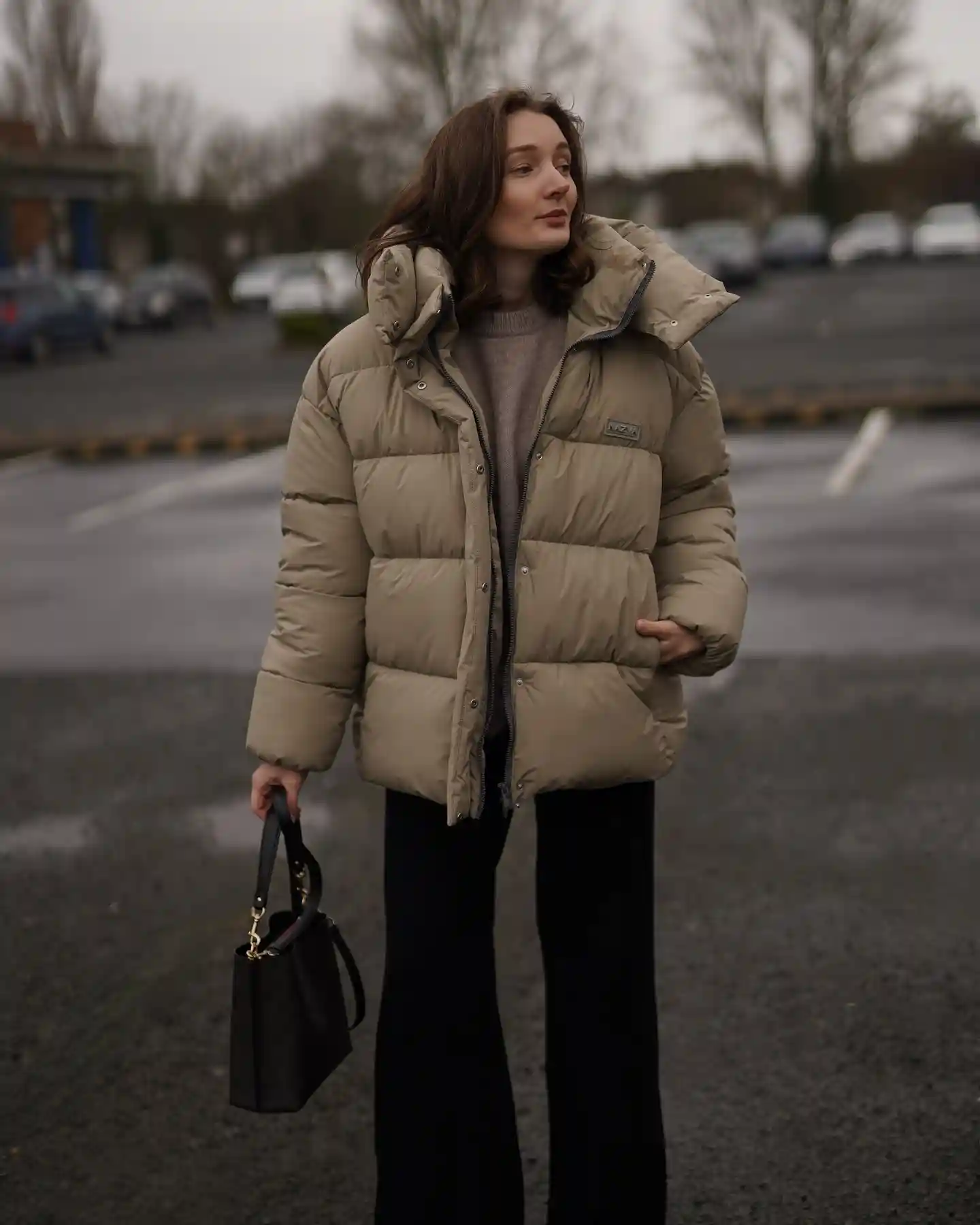 15 Puffer Jacket Outfits for Women Over 40 That Actually Look Chic 8 7. Try Khaki as the Neutral That Beats Basic Black