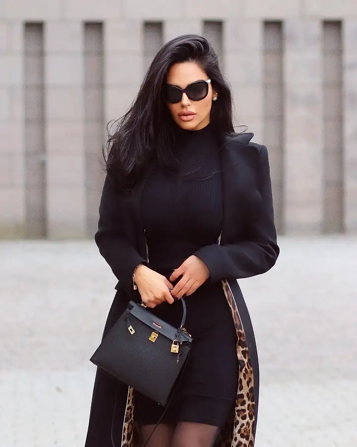 20 Quiet Luxury Outfits for Women Over 40 (Old Money Style, Real-Life Ready) 3 Black Ribbed Dress Under a Long Coat With a Leopard Lining