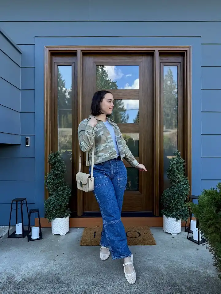 16 Spring Transitional Outfits Over 40 (Winter-to-Spring) 13 A Cropped Camo Jacket With Utility Jeans