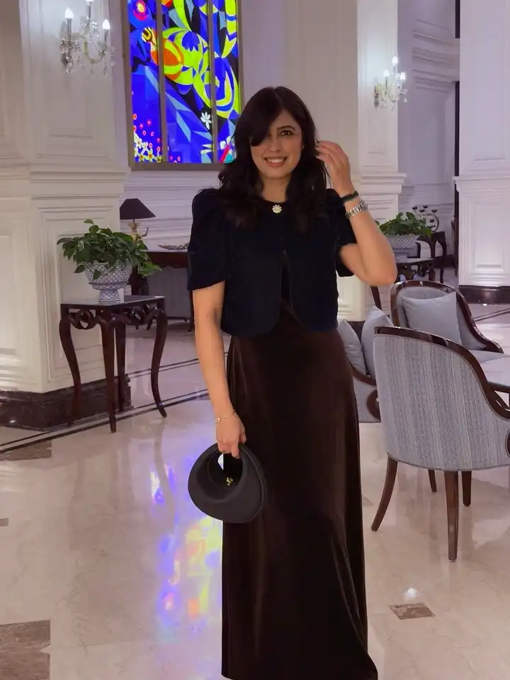 17 Old Money Outfits for Women Over 40 That Look Rich Without Trying 6 A Brown Velvet Maxi Dress With a Cropped Velvet Jacket for Evening