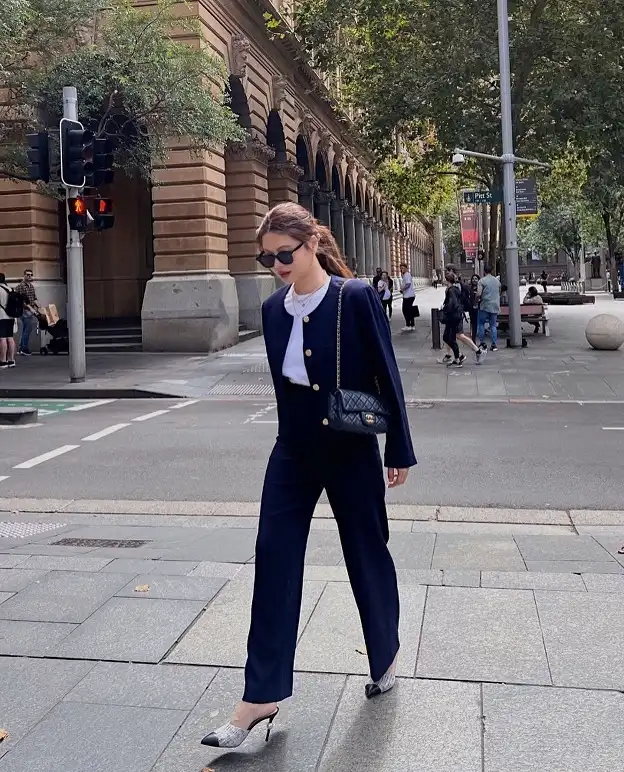 17 Old Money Outfits for Women Over 40 That Look Rich Without Trying 4 A Navy Collarless Jacket and Matching Trousers for City Errands