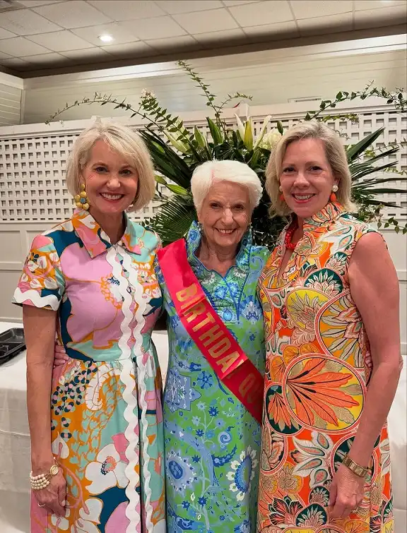 18 Retirement Party Outfits for Women Over 40 (Casual to Formal) 6 Bold Print Dresses for a Luncheon Party