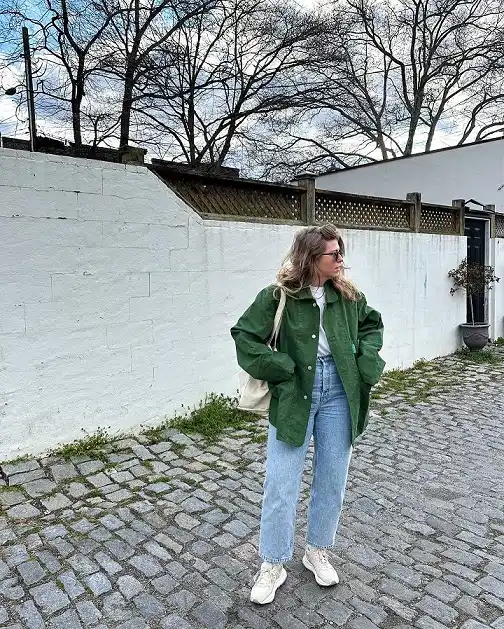16 Spring Transitional Outfits Over 40 (Winter-to-Spring) 15 A Sage Green Blazer With Light Wash Jeans