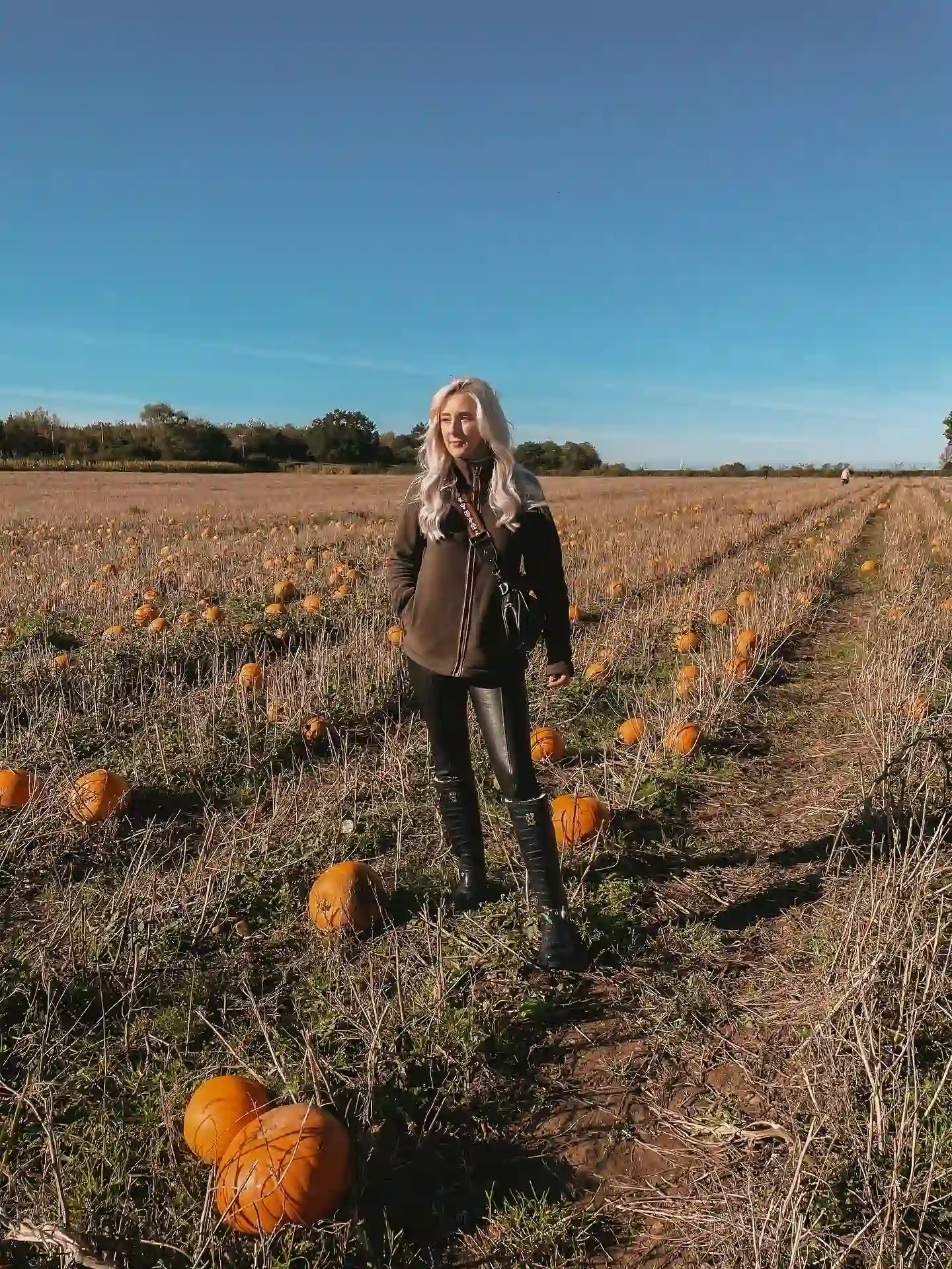 16 Pumpkin Patch Outfits Over 40 That Handle Mud, Hay, and Photos 14 6. Half Zip Jacket With Faux Leather Pants