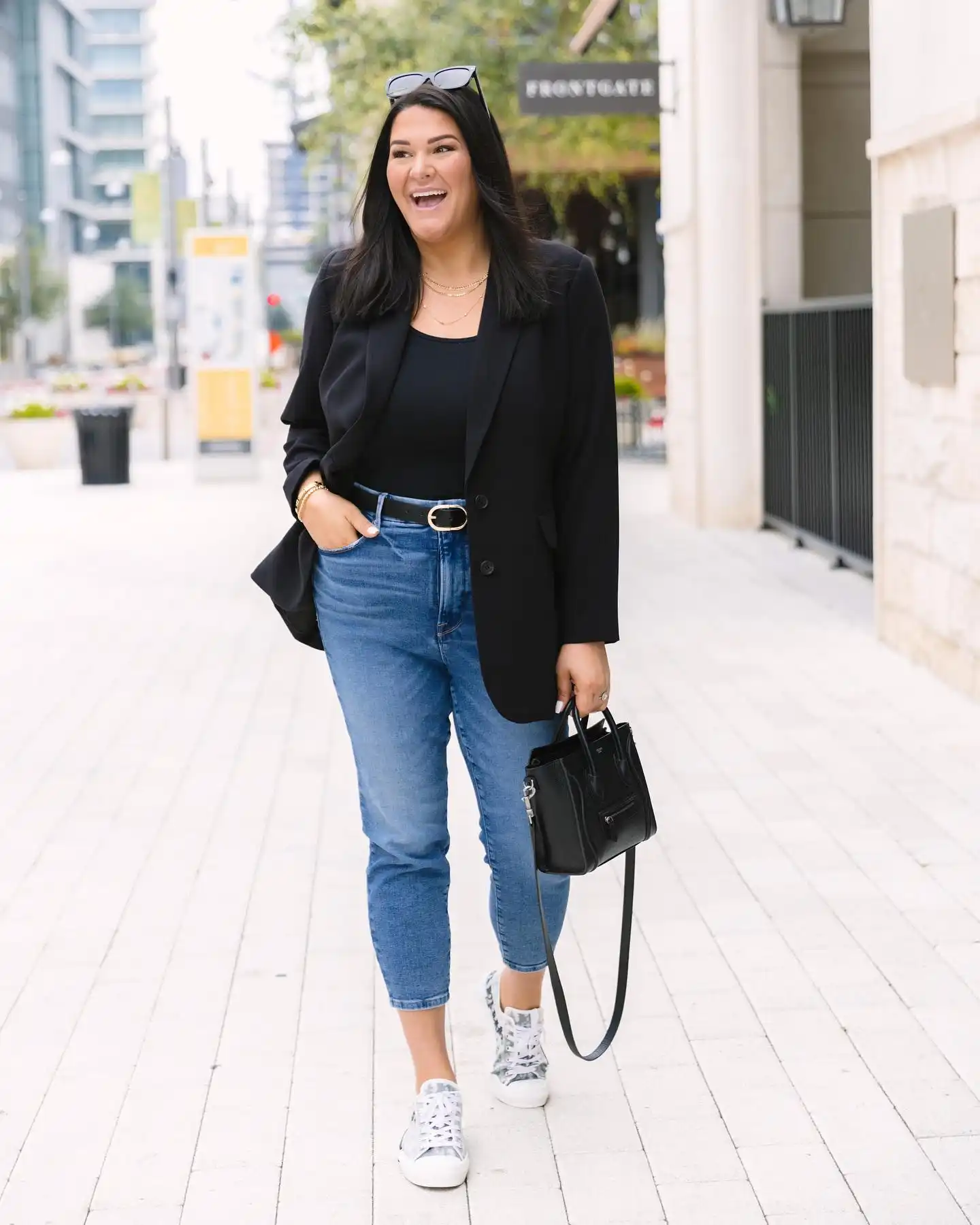 15 Business Casual Outfits for Women Over 40 3 2. Black Blazer with Cropped Jeans