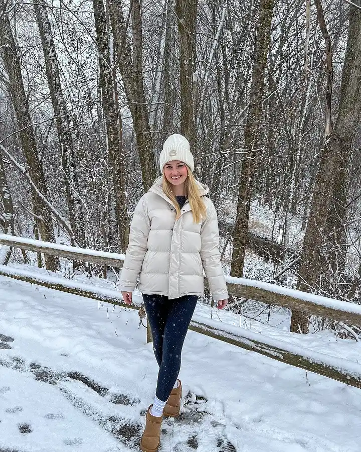 18 Winter 2026 Outfits for Women Over 40 19 A Short Cream Puffer and Leggings for Everyday Winter Errands