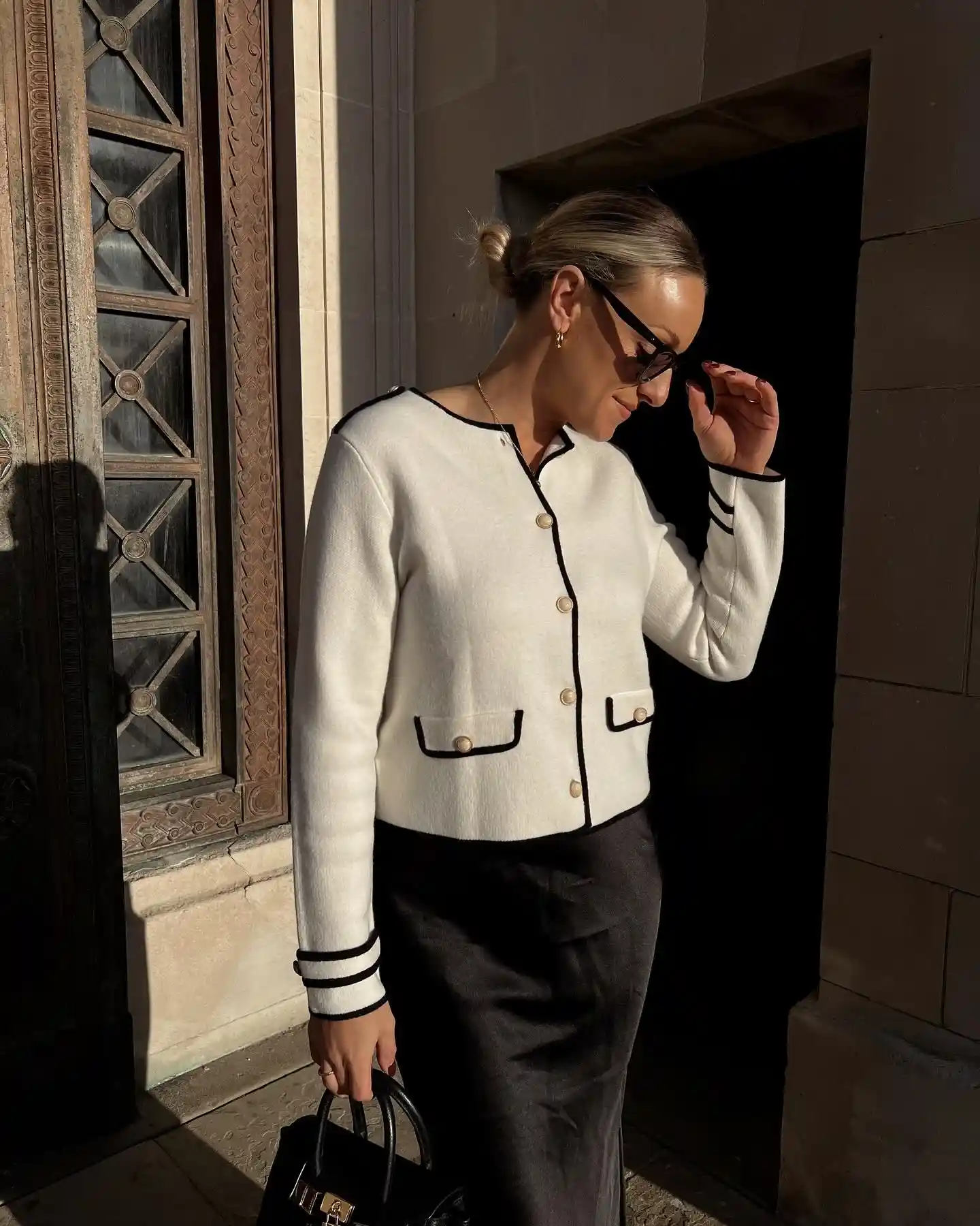 19 Holiday Outfits for Women Over 40 That Work for Parties, Dinners, and Sunny Trips 9 8. Black Trim Cream Jacket With a Slip Skirt
