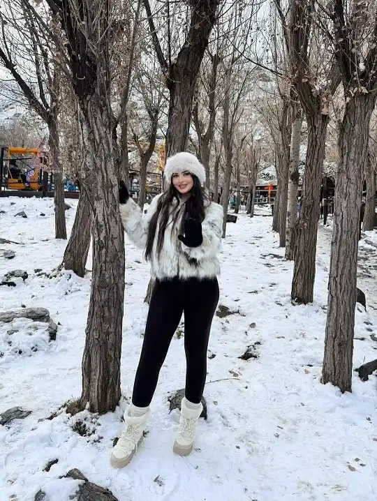 18 Winter 2026 Outfits for Women Over 40 16 A Faux Fur Jacket, Leggings, and Snow Boots That Actually Keep You Warm