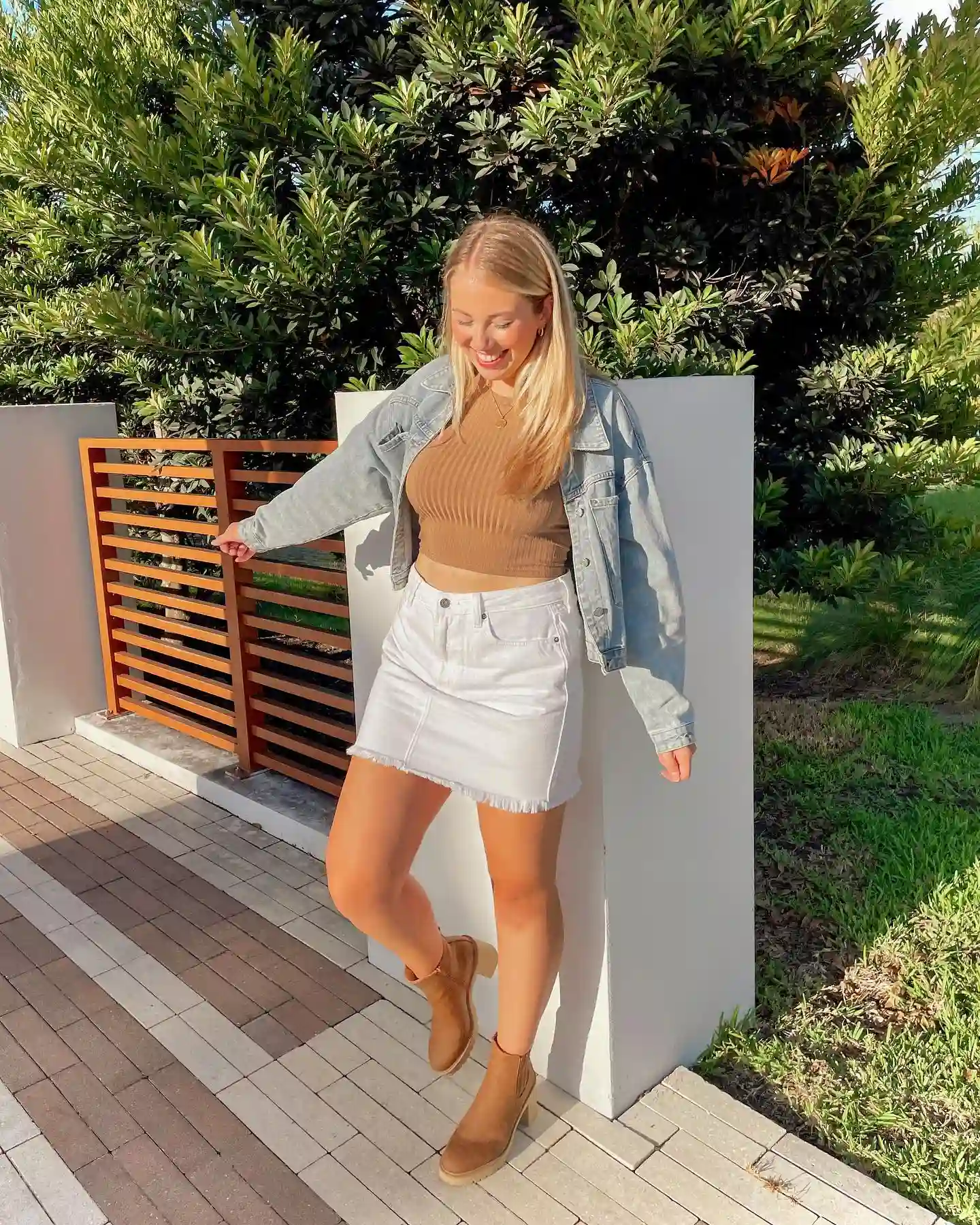 17 Fall Outfits Every Woman Over 40 Will Want to Copy 2 1. Denim Jacket and White Skirt