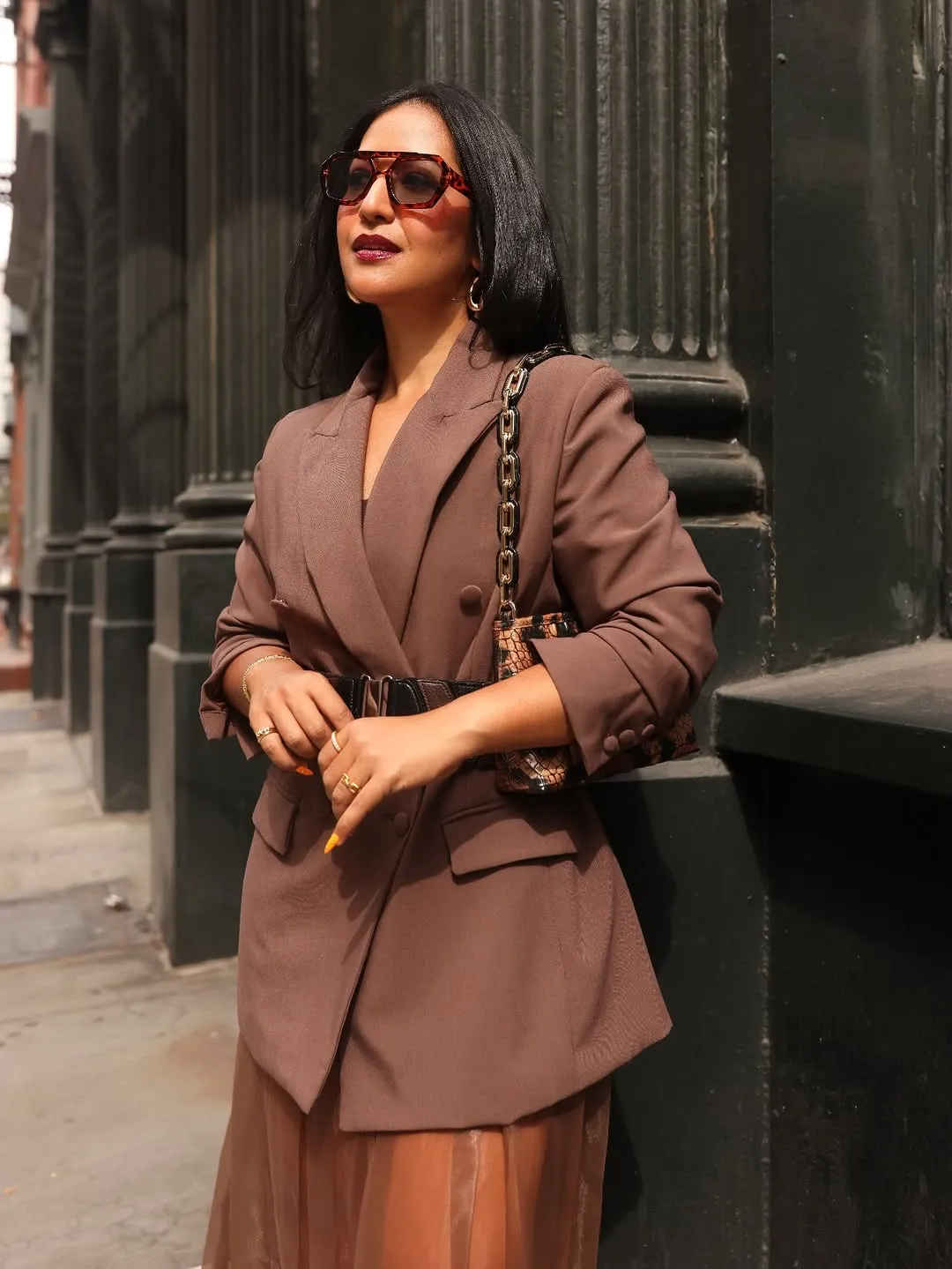 17 Fall Outfits Every Woman Over 40 Will Want to Copy 12 11. Belted Blazer and Sheer Midi Skirt
