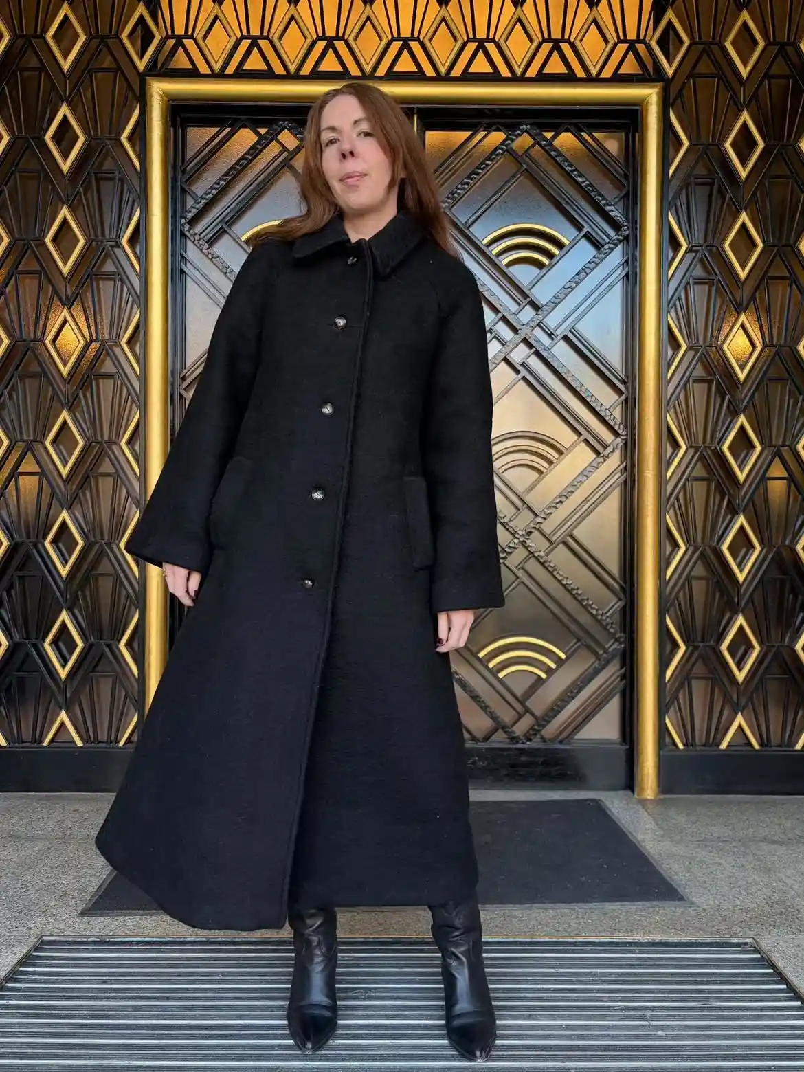 18 Wool Coat Outfits for Women Over 40 You Can Copy This Winter 9 8. Long Black Wool Coat With a Flared Hem and Pointed Boots