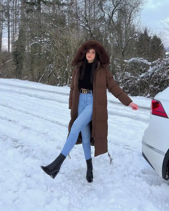 18 Winter 2026 Outfits for Women Over 40 8 A Long Hooded Puffer and Jeans for the Coldest Days of Winter
