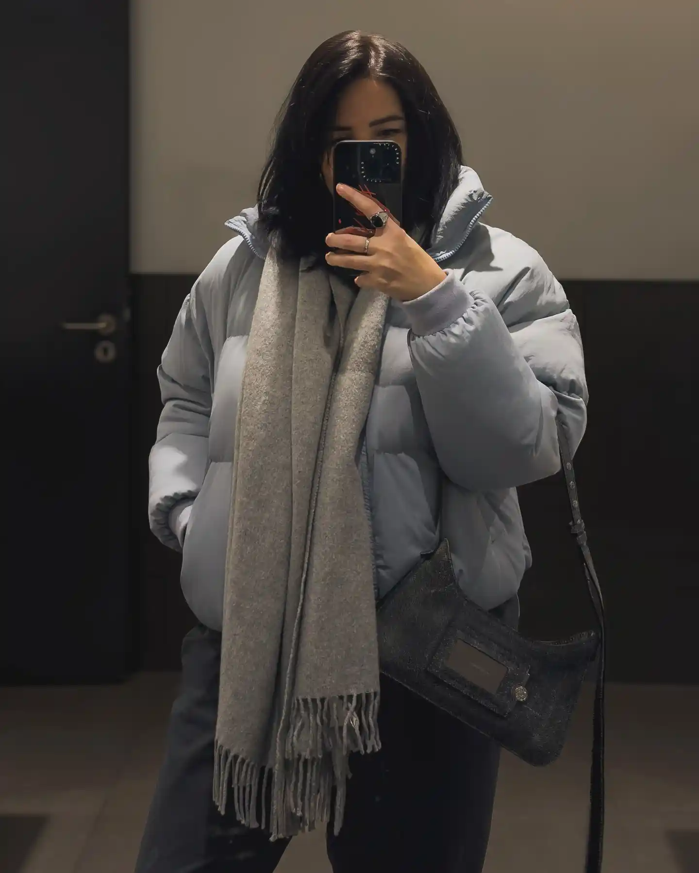 15 Puffer Jacket Outfits for Women Over 40 That Actually Look Chic 6 5. Add a Chunky Scarf to Soften an Oversized Puffer