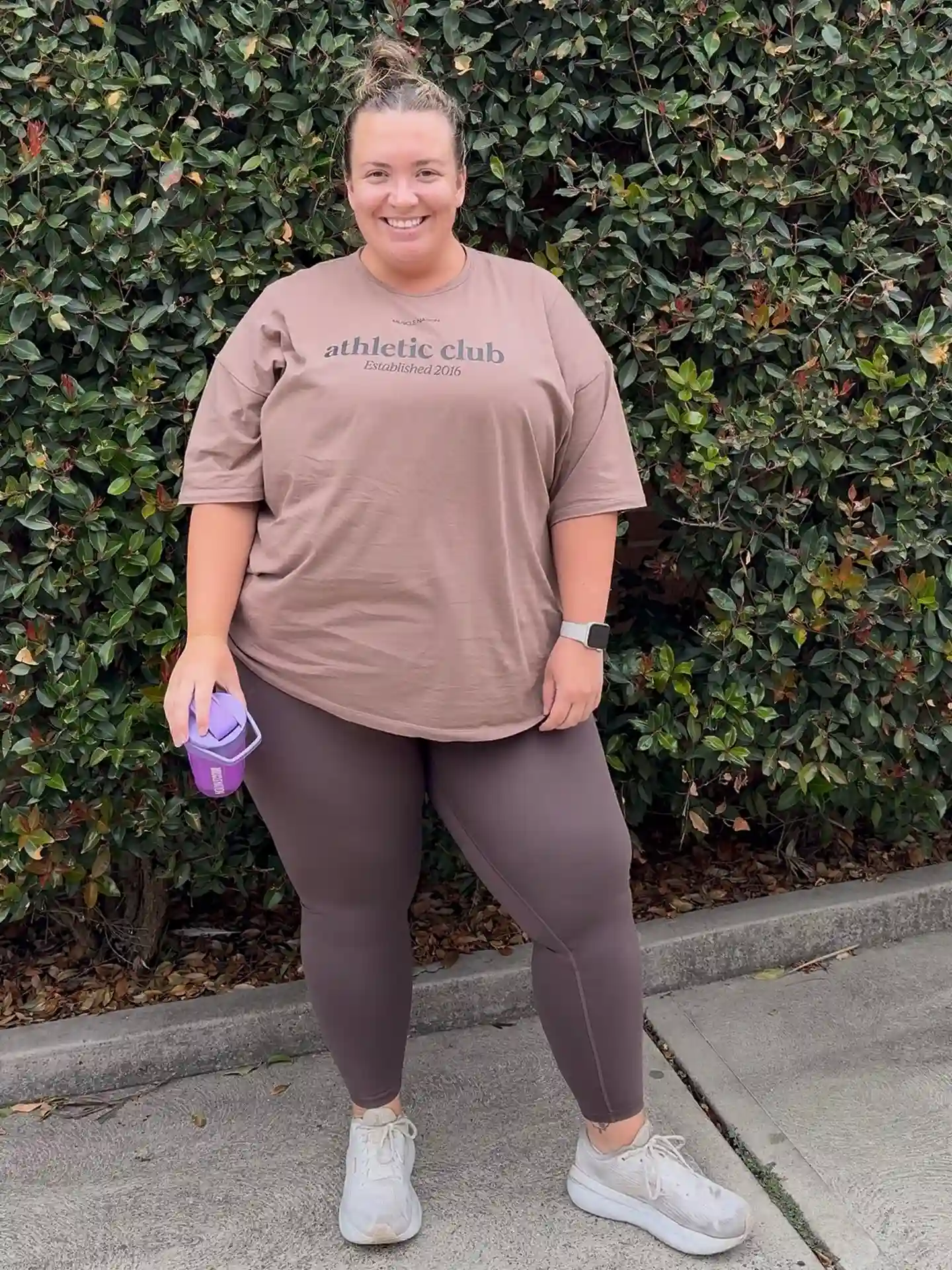 15 Leggings Outfits for Women Over 40 That Don't Look Sloppy 10 9. Oversized Graphic Tee with Brown Leggings