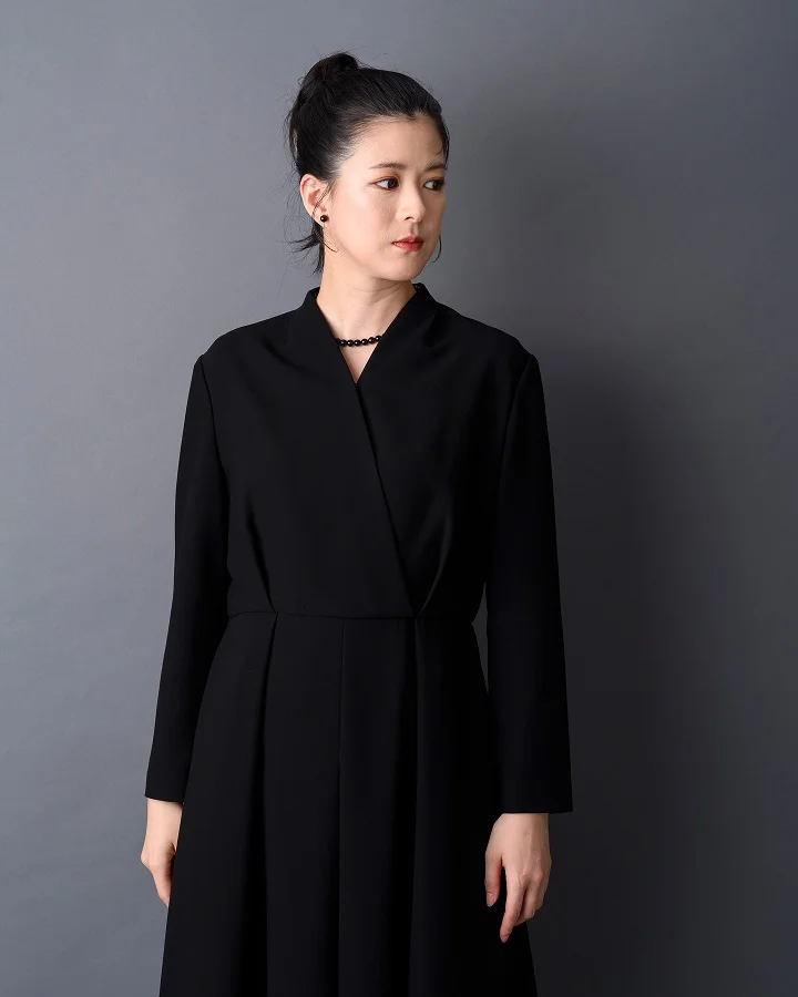 Crossover Collar Dress With a Black Bead Necklace