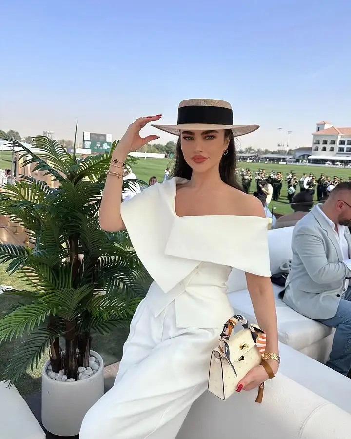 20 Quiet Luxury Outfits for Women Over 40 (Old Money Style, Real-Life Ready) 13 Sculpted White Off-Shoulder Top for Summer Events