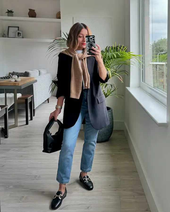 17 Old Money Outfits for Women Over 40 That Look Rich Without Trying 10 An Oversized Navy Blazer With Straight Jeans and Loafers