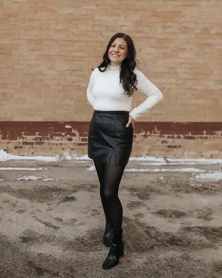 15 Fall Date Night Outfits Over 40 That Look Expensive Without Trying 14 13. Cream Textured Sweater with a Leather Mini Skirt