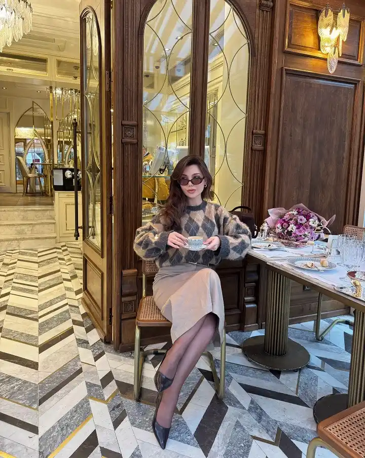 15 Fall Date Night Outfits Over 40 That Look Expensive Without Trying 7 6. Argyle Sweater with a Suede Midi Skirt