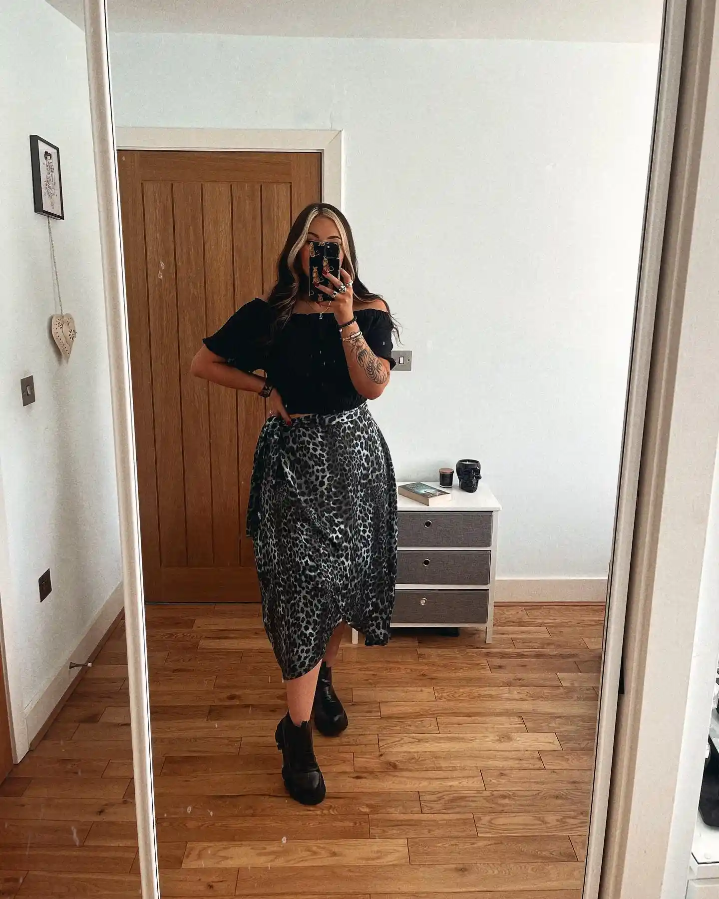 20 Ankle Boot Outfits for Women Over 40 17 16. Off Shoulder Top with Chunky Platform Boots