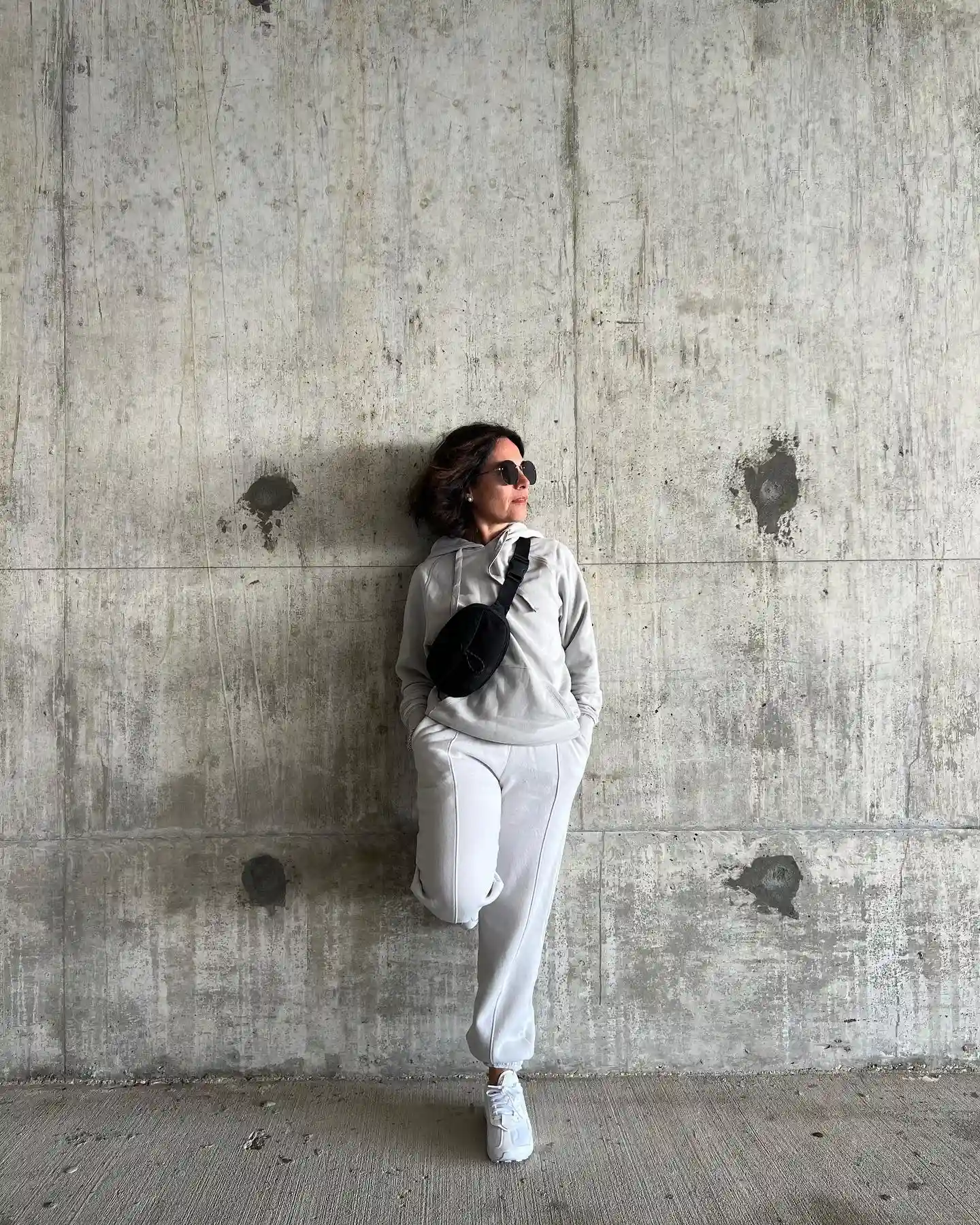 15 Athleisure Outfits for Women Over 40 5 4. Hoodie and Jogger Sweatpants Set