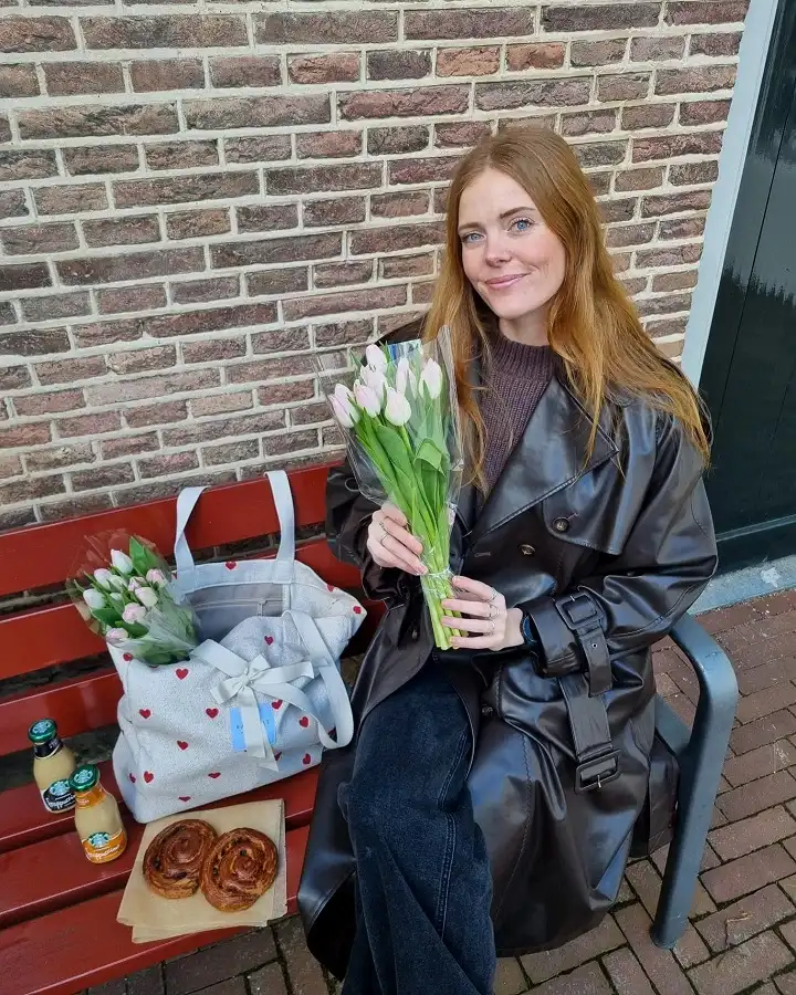 Brown Leather Trench for a Casual Valentine's Morning