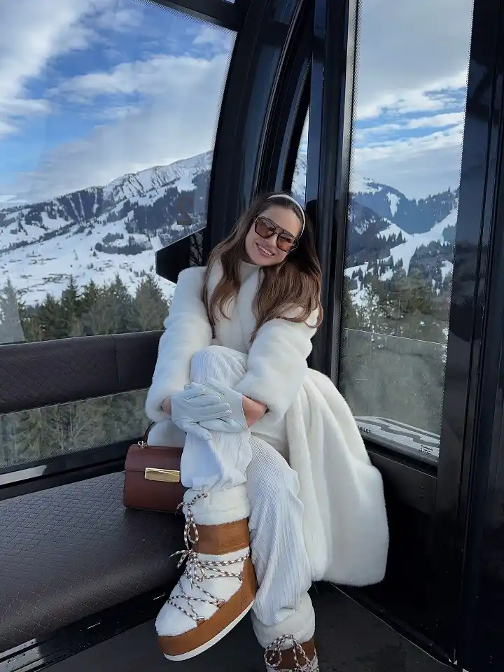 18 Winter 2026 Outfits for Women Over 40 9 A Winter White Faux Fur Coat With Warm Cognac Accents